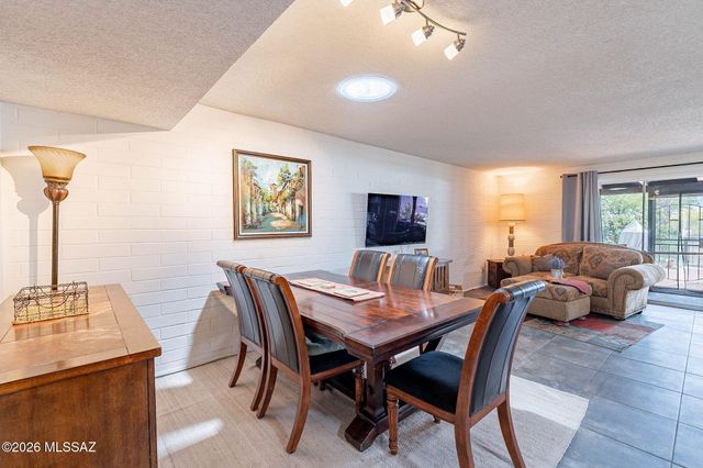 625 W Camino Corto, Green Valley, AZ 85614