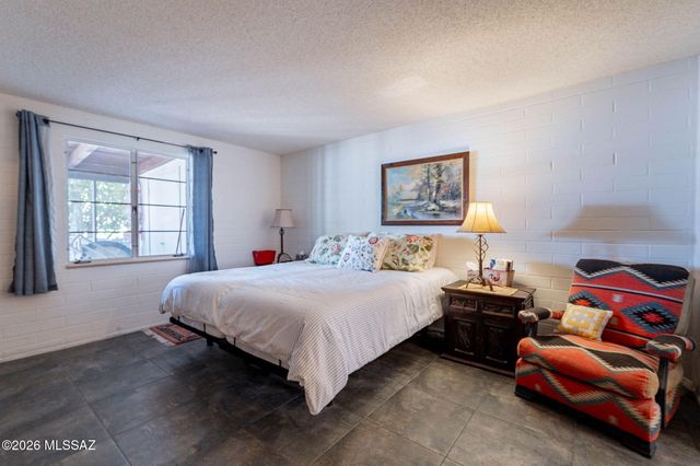 625 W Camino Corto, Green Valley, AZ 85614