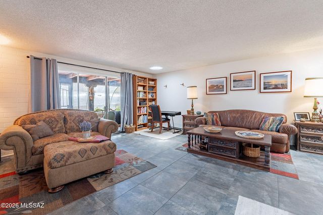 625 W Camino Corto, Green Valley, AZ 85614