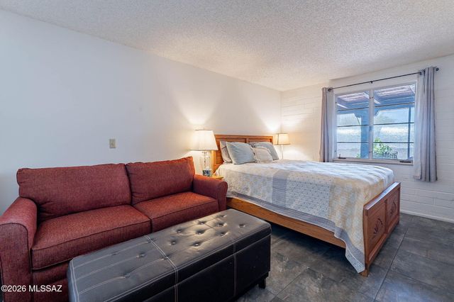 625 W Camino Corto, Green Valley, AZ 85614