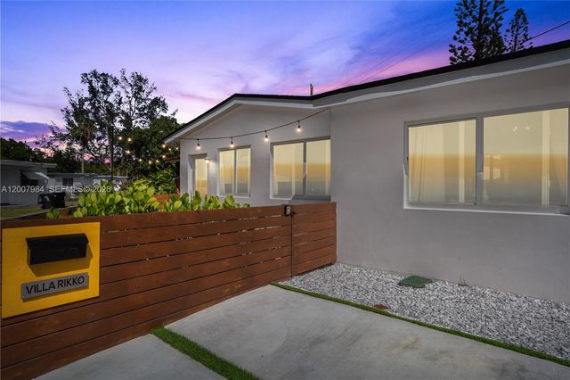 2380 NE 137th St RIGHT, North Miami Beach, FL 33181