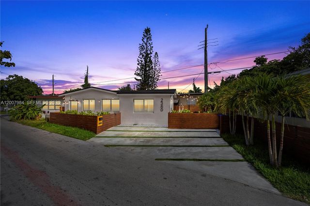 2380 NE 137th St RIGHT, North Miami Beach, FL 33181