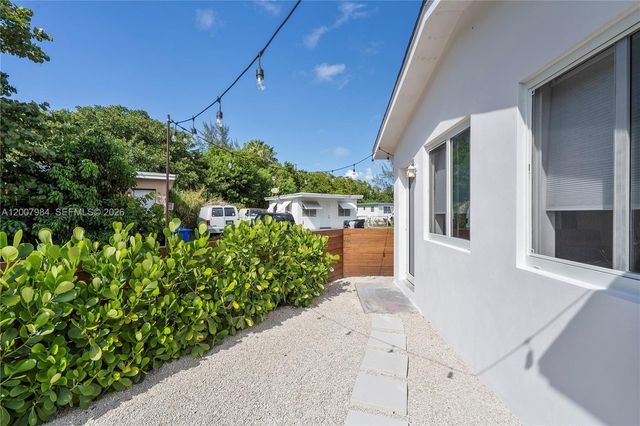 2380 NE 137th St RIGHT, North Miami Beach, FL 33181