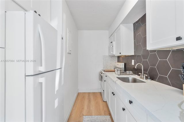 2380 NE 137th St RIGHT, North Miami Beach, FL 33181