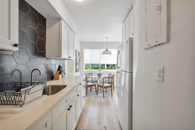 2380 NE 137th St RIGHT, North Miami Beach, FL 33181