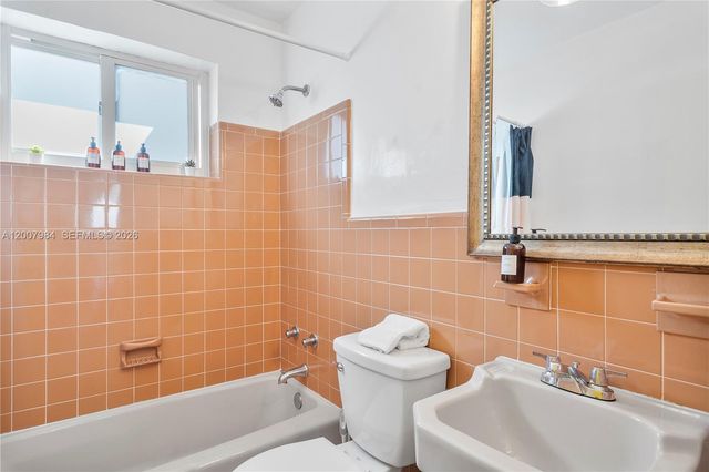 2380 NE 137th St RIGHT, North Miami Beach, FL 33181