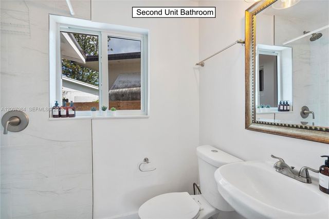 2380 NE 137th St RIGHT, North Miami Beach, FL 33181