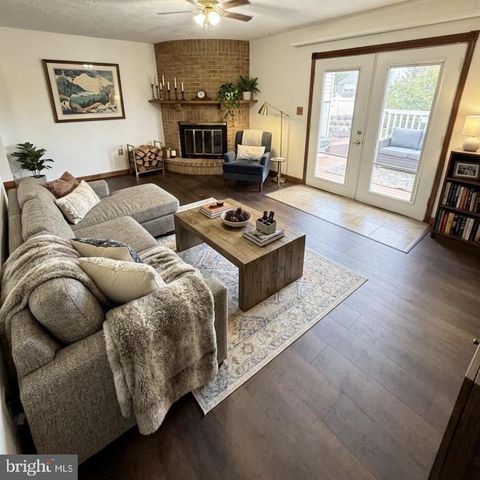 2121 N LEE LN, Aston, PA 19014