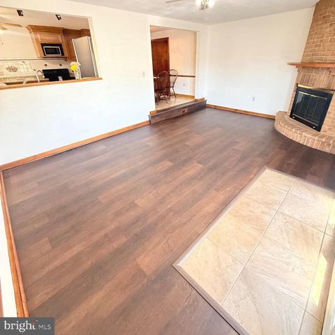 2121 N LEE LN, Aston, PA 19014
