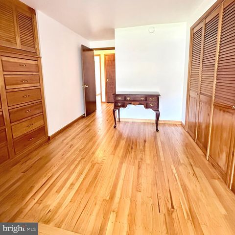 2121 N LEE LN, Aston, PA 19014