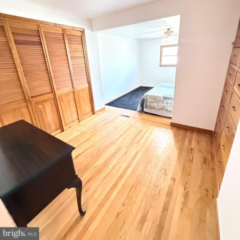 2121 N LEE LN, Aston, PA 19014