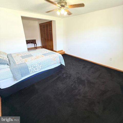 2121 N LEE LN, Aston, PA 19014
