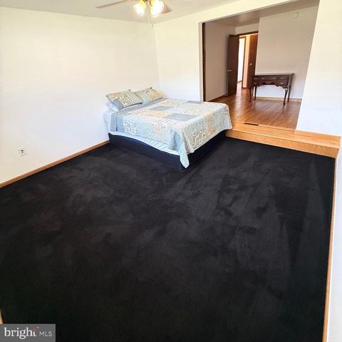 2121 N LEE LN, Aston, PA 19014