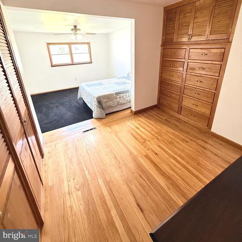 2121 N LEE LN, Aston, PA 19014
