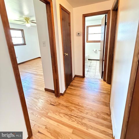 2121 N LEE LN, Aston, PA 19014