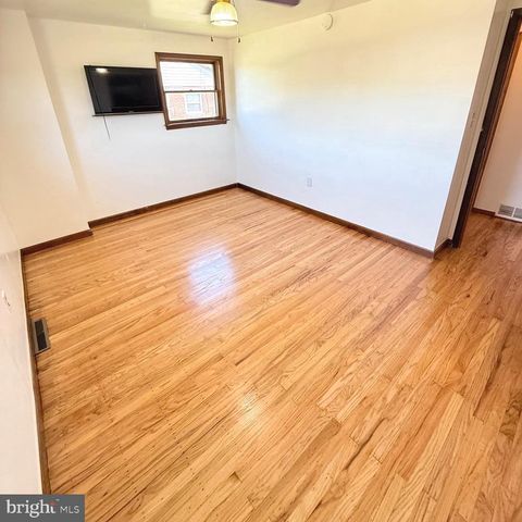 2121 N LEE LN, Aston, PA 19014