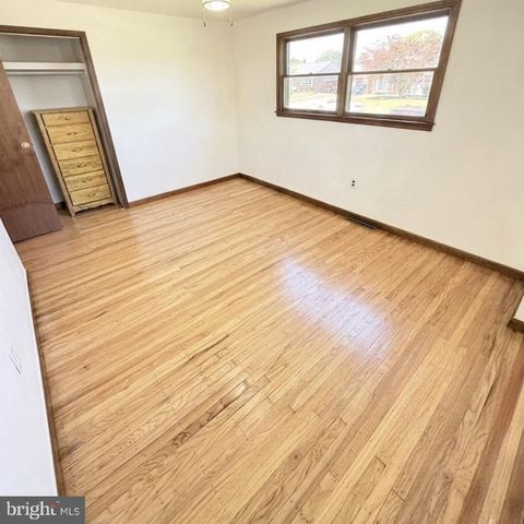 2121 N LEE LN, Aston, PA 19014