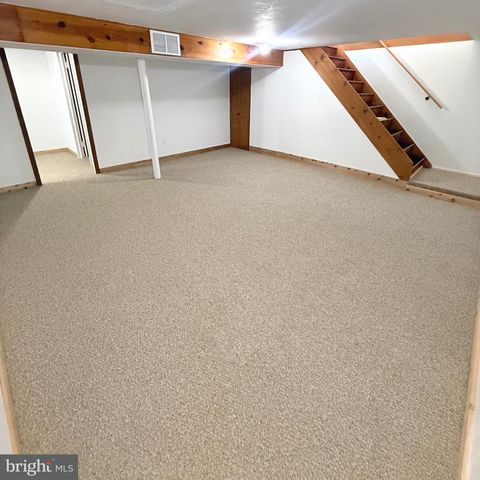 2121 N LEE LN, Aston, PA 19014