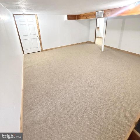 2121 N LEE LN, Aston, PA 19014