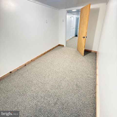 2121 N LEE LN, Aston, PA 19014
