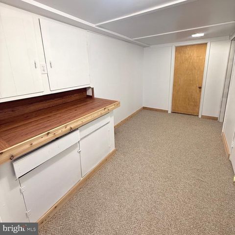 2121 N LEE LN, Aston, PA 19014