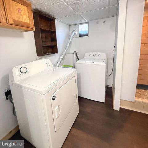 2121 N LEE LN, Aston, PA 19014
