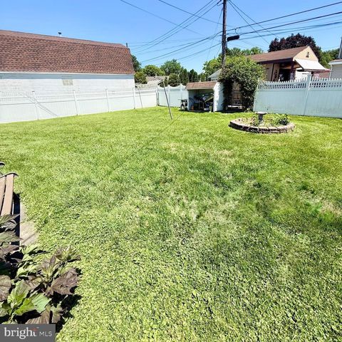 2121 N LEE LN, Aston, PA 19014