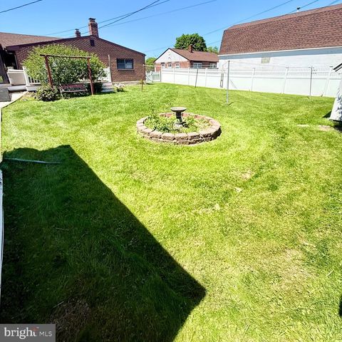 2121 N LEE LN, Aston, PA 19014
