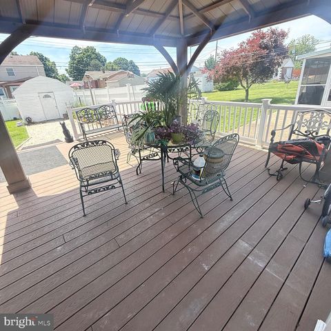 2121 N LEE LN, Aston, PA 19014