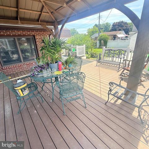 2121 N LEE LN, Aston, PA 19014