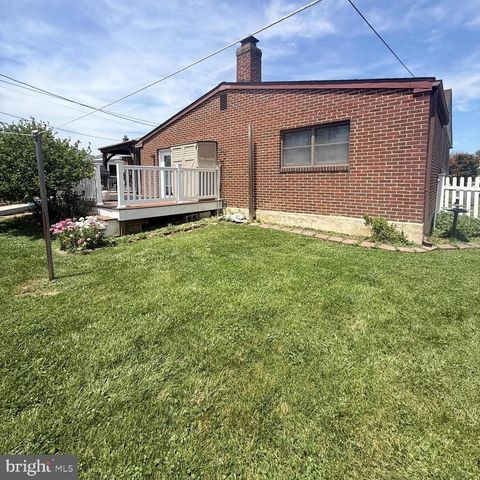 2121 N LEE LN, Aston, PA 19014