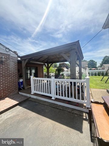 2121 N LEE LN, Aston, PA 19014