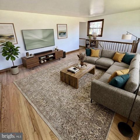 2121 N LEE LN, Aston, PA 19014