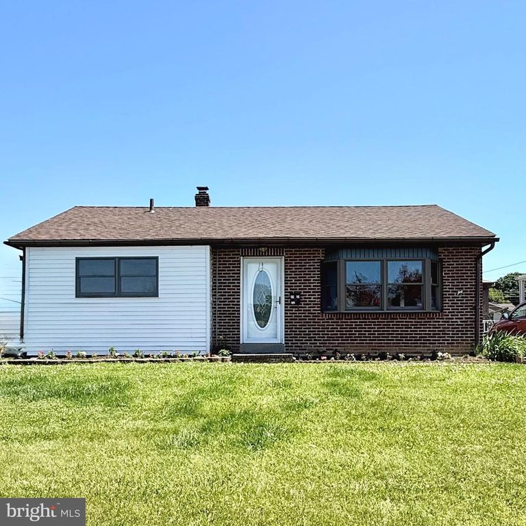 2121 N LEE LN, Aston, PA 19014