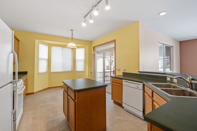 631 Saugatuk Circle, Romeoville, IL 60446