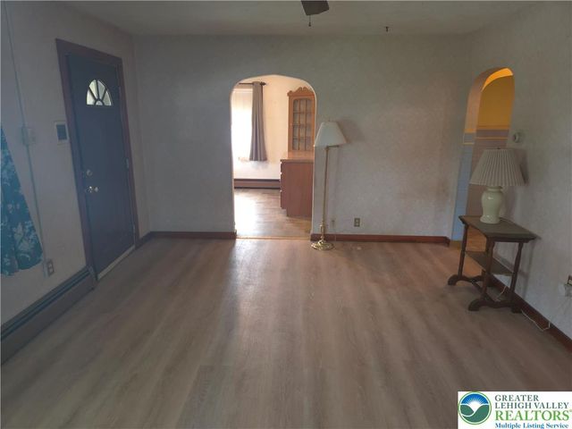 1040 Pennsylvania Avenue, Emmaus Boro, PA 18049
