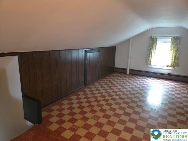1040 Pennsylvania Avenue, Emmaus Boro, PA 18049