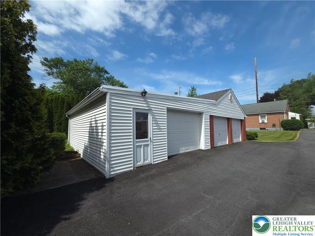 1040 Pennsylvania Avenue, Emmaus Boro, PA 18049