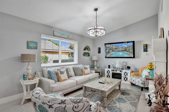 5076 NW 84th Rd, Coral Springs, FL 33067