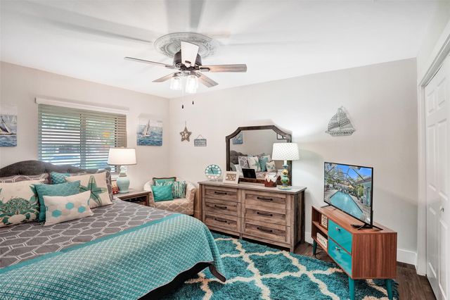 5076 NW 84th Rd, Coral Springs, FL 33067