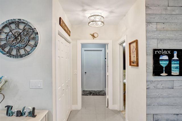 5076 NW 84th Rd, Coral Springs, FL 33067