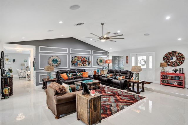 5076 NW 84th Rd, Coral Springs, FL 33067