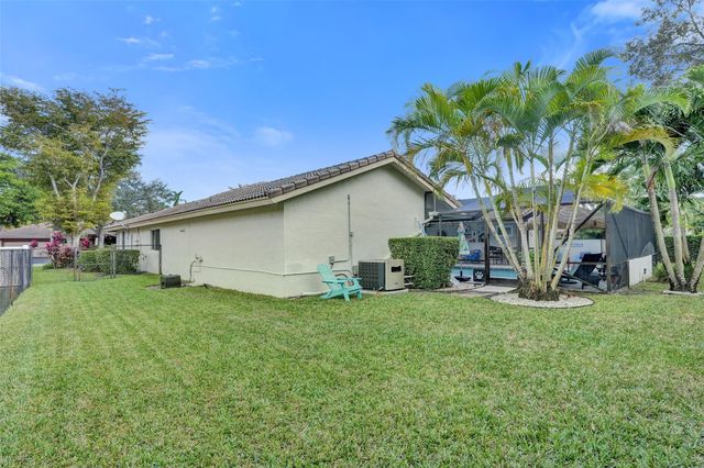 5076 NW 84th Rd, Coral Springs, FL 33067