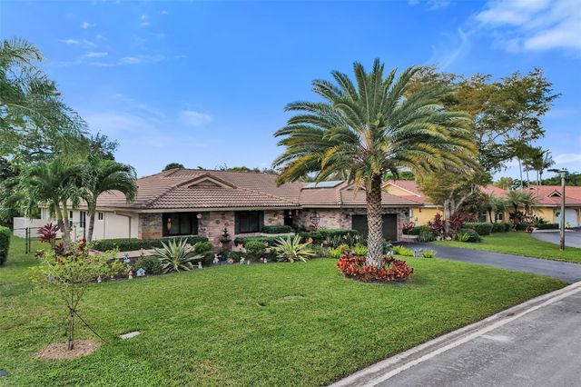 5076 NW 84th Rd, Coral Springs, FL 33067