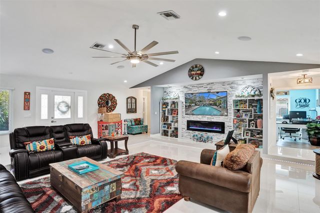 5076 NW 84th Rd, Coral Springs, FL 33067