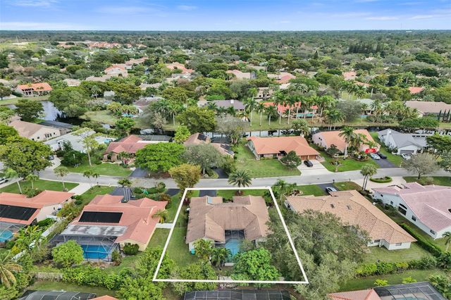 5076 NW 84th Rd, Coral Springs, FL 33067
