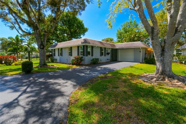 225 Georgetown BLVD, Naples, FL 34112