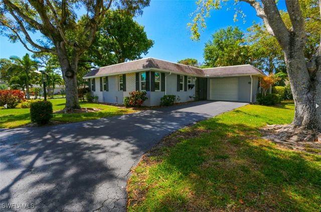 225 Georgetown BLVD, Naples, FL 34112