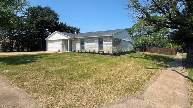 6933 Glenhurst Drive, North Richland Hills, TX 76182
