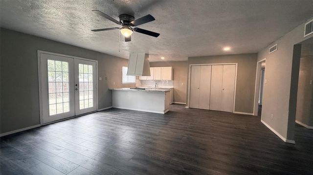 6933 Glenhurst Drive, North Richland Hills, TX 76182